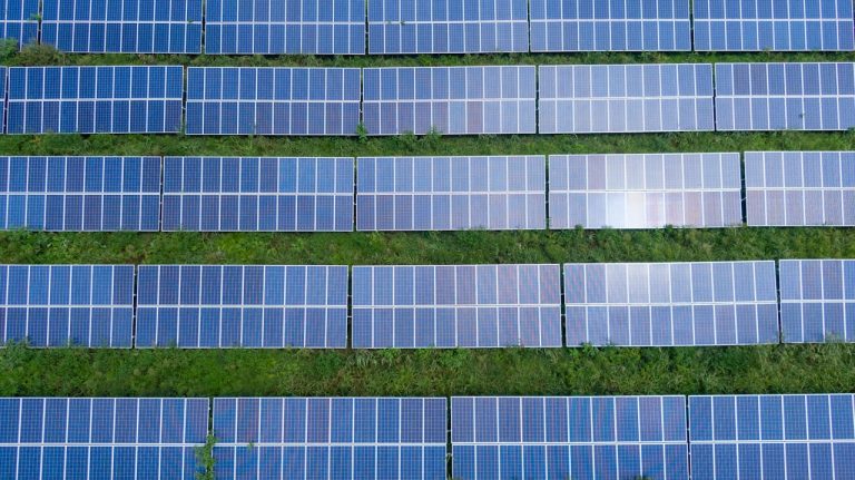 Panele fotowoltaiczne - inwestycja w przyszłość i oszczędność energii