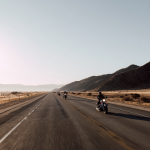 motocykliści na trasie