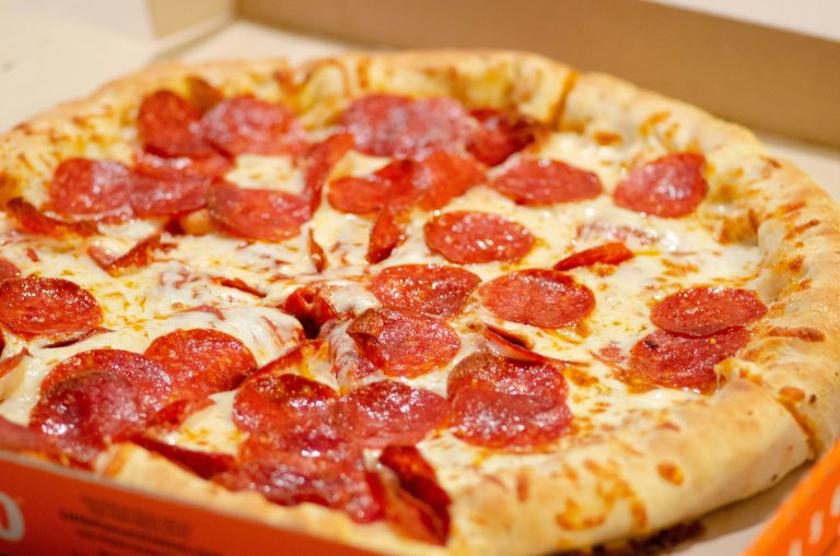 Pizza na dowóz Białystok – jak wybrać dobrze, gdy liczy się smak, świeżość i wygoda?