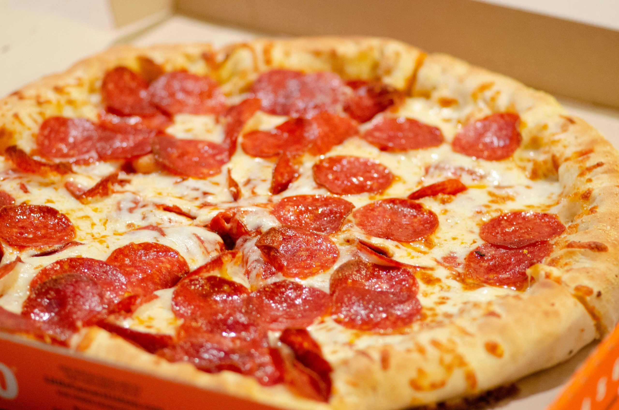 Pizza na dowóz Białystok – jak wybrać dobrze, gdy liczy się smak, świeżość i wygoda?